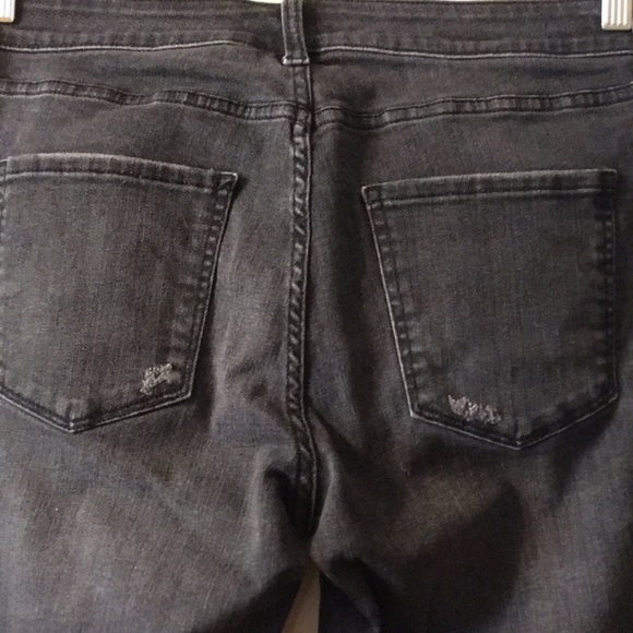 ARIZONA woman’s ripped jeans size 11 - Picture 6 of 8